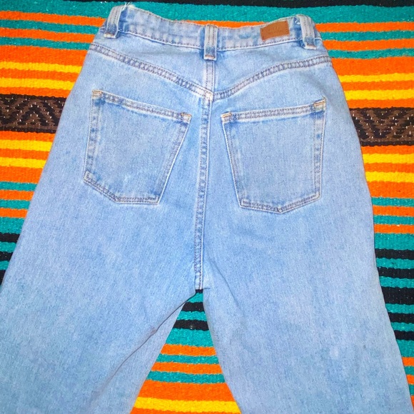 Simple Society High Waisted Mom Jeans Size 23 - Picture 3 of 6